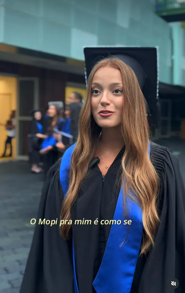 Maria Luísa, ex-aluna, no dia da formatura